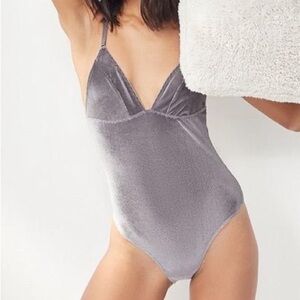 URBAN OUTFITTERS Out From Under Shayla Velvet Plunging Bodysuit Sz Small
